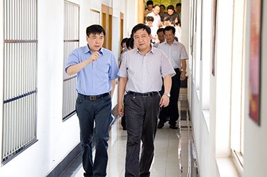 2012年7月5日，时任嘉兴市委书记李卫宁一行调研公司党建工作