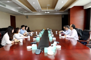 平湖市关工委主任邱其良莅临bwin必赢亚洲官方网站纸业调研下一代工作